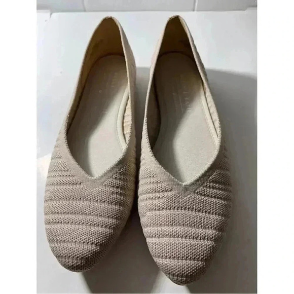 Kelly & Katie - Picture 1 of 3